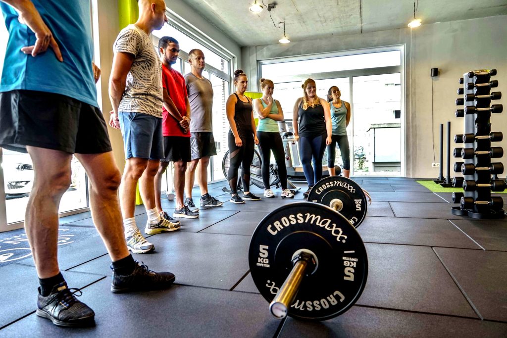 Groepstraining met personal training coach voor fitness en coaching